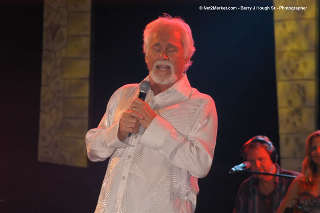 Kenny Rogers @ The Aqueduct on Rose Hall - Friday, January 26, 2007 - 10th Anniversary - Air Jamaica Jazz & Blues Festival 2007 - The Art of Music - Tuesday, January 23 - Saturday, January 27, 2007, The Aqueduct on Rose Hall, Montego Bay, Jamaica - Negril Travel Guide, Negril Jamaica WI - http://www.negriltravelguide.com - info@negriltravelguide.com...!