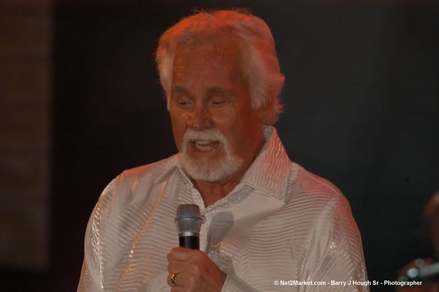 Kenny Rogers @ The Aqueduct on Rose Hall - Friday, January 26, 2007 - 10th Anniversary - Air Jamaica Jazz & Blues Festival 2007 - The Art of Music - Tuesday, January 23 - Saturday, January 27, 2007, The Aqueduct on Rose Hall, Montego Bay, Jamaica - Negril Travel Guide, Negril Jamaica WI - http://www.negriltravelguide.com - info@negriltravelguide.com...!