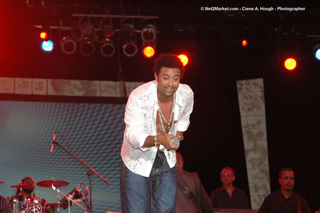 Shaggy @ The Aqueduct on Rose Hall - Friday, January 26, 2007 - 10th Anniversary - Air Jamaica Jazz & Blues Festival 2007 - The Art of Music - Tuesday, January 23 - Saturday, January 27, 2007, The Aqueduct on Rose Hall, Montego Bay, Jamaica - Negril Travel Guide, Negril Jamaica WI - http://www.negriltravelguide.com - info@negriltravelguide.com...!