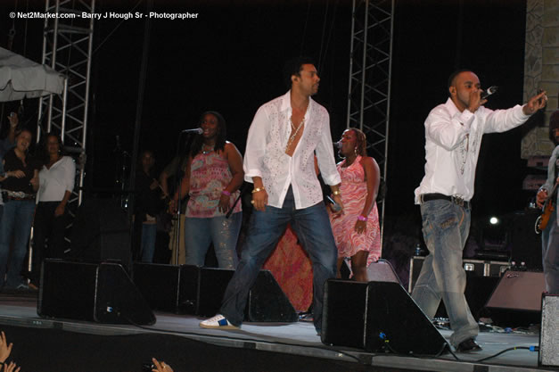 Shaggy @ The Aqueduct on Rose Hall - Friday, January 26, 2007 - 10th Anniversary - Air Jamaica Jazz & Blues Festival 2007 - The Art of Music - Tuesday, January 23 - Saturday, January 27, 2007, The Aqueduct on Rose Hall, Montego Bay, Jamaica - Negril Travel Guide, Negril Jamaica WI - http://www.negriltravelguide.com - info@negriltravelguide.com...!