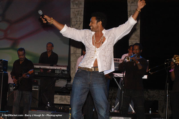 Shaggy @ The Aqueduct on Rose Hall - Friday, January 26, 2007 - 10th Anniversary - Air Jamaica Jazz & Blues Festival 2007 - The Art of Music - Tuesday, January 23 - Saturday, January 27, 2007, The Aqueduct on Rose Hall, Montego Bay, Jamaica - Negril Travel Guide, Negril Jamaica WI - http://www.negriltravelguide.com - info@negriltravelguide.com...!