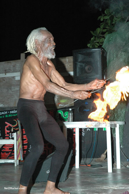 Reggae Superstar - Bush Man @ Bourbon Beach with Boddy Dread & Singing Honour - Presented by Our Music Promotions - Omar & Ama-Donna - Saturday, May 14, 2005 - Negril Travel Guide, Negril Jamaica WI - http://www.negriltravelguide.com - info@negriltravelguide.com...!