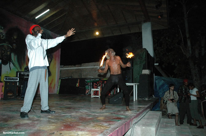 Reggae Superstar - Bush Man @ Bourbon Beach with Boddy Dread & Singing Honour - Presented by Our Music Promotions - Omar & Ama-Donna - Saturday, May 14, 2005 - Negril Travel Guide, Negril Jamaica WI - http://www.negriltravelguide.com - info@negriltravelguide.com...!