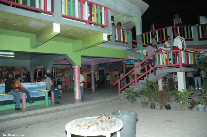 The Messenger, Reggae Super Star - Luciano - Gregory Isaacs - Bobby Dread - Swallow - backed by the Indika Band - Boubon Beach Restaurant, Beach Bar & Oceanfront Accommodations - Negril Travel Guide, Negril Jamaica WI - http://www.negriltravelguide.com - info@negriltravelguide.com...!