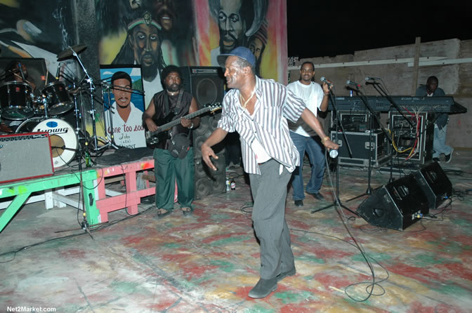 The Messenger, Reggae Super Star - Luciano - Gregory Isaacs - Bobby Dread - Swallow - backed by the Indika Band - Boubon Beach Restaurant, Beach Bar & Oceanfront Accommodations - Negril Travel Guide, Negril Jamaica WI - http://www.negriltravelguide.com - info@negriltravelguide.com...!