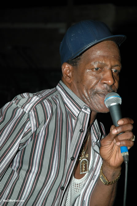 The Messenger, Reggae Super Star - Luciano - Gregory Isaacs - Bobby Dread - Swallow - backed by the Indika Band - Boubon Beach Restaurant, Beach Bar & Oceanfront Accommodations - Negril Travel Guide, Negril Jamaica WI - http://www.negriltravelguide.com - info@negriltravelguide.com...!