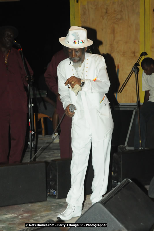 Bunny Wailer & King Yellowman at Bourbon Beach - Monday, February 25, 2008 - Bourbin Beach Restaurant, Bar, Oceanfront Accommodatioins, Live Reggae Music & Disco, Norman Manley Boulevard, Negril, Westmoreland, Jamaica W.I. - Photographs by Net2Market.com - Barry J. Hough Sr, Photographer - Negril Travel Guide, Negril Jamaica WI - http://www.negriltravelguide.com - info@negriltravelguide.com...!