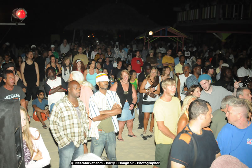 Bunny Wailer & King Yellowman at Bourbon Beach - Monday, February 25, 2008 - Bourbin Beach Restaurant, Bar, Oceanfront Accommodatioins, Live Reggae Music & Disco, Norman Manley Boulevard, Negril, Westmoreland, Jamaica W.I. - Photographs by Net2Market.com - Barry J. Hough Sr, Photographer - Negril Travel Guide, Negril Jamaica WI - http://www.negriltravelguide.com - info@negriltravelguide.com...!