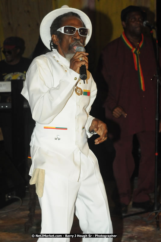 Bunny Wailer & King Yellowman at Bourbon Beach - Monday, February 25, 2008 - Bourbin Beach Restaurant, Bar, Oceanfront Accommodatioins, Live Reggae Music & Disco, Norman Manley Boulevard, Negril, Westmoreland, Jamaica W.I. - Photographs by Net2Market.com - Barry J. Hough Sr, Photographer - Negril Travel Guide, Negril Jamaica WI - http://www.negriltravelguide.com - info@negriltravelguide.com...!