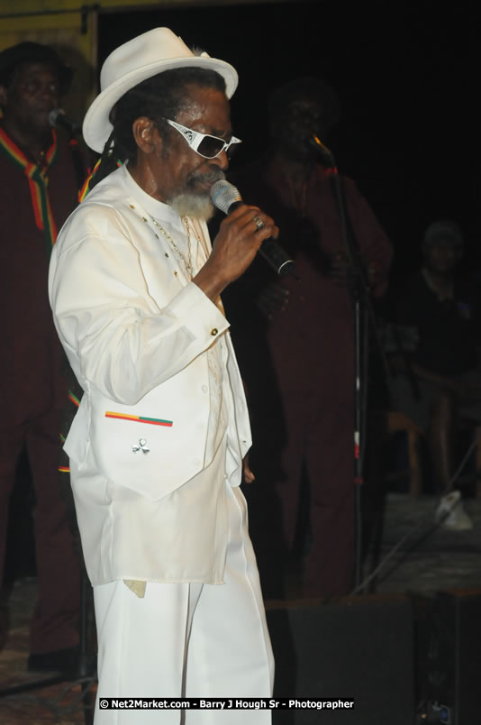 Bunny Wailer & King Yellowman at Bourbon Beach - Monday, February 25, 2008 - Bourbin Beach Restaurant, Bar, Oceanfront Accommodatioins, Live Reggae Music & Disco, Norman Manley Boulevard, Negril, Westmoreland, Jamaica W.I. - Photographs by Net2Market.com - Barry J. Hough Sr, Photographer - Negril Travel Guide, Negril Jamaica WI - http://www.negriltravelguide.com - info@negriltravelguide.com...!