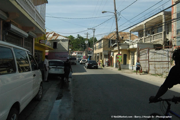 A Walk Around Lucea One Way - Caribbean Medical Mission, Wednesday, October 18, 2006 - Negril Travel Guide, Negril Jamaica WI - http://www.negriltravelguide.com - info@negriltravelguide.com...!