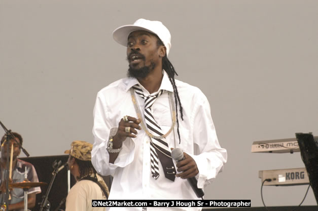 Beenie Man - Cure Fest 2007 - Longing For Concert at Trelawny Multi Purpose Stadium, Trelawny, Jamaica - Sunday, October 14, 2007 - Cure Fest 2007 October 12th-14th, 2007 Presented by Danger Promotions, Iyah Cure Promotions, and Brass Gate Promotions - Alison Young, Publicist - Photographs by Net2Market.com - Barry J. Hough Sr, Photographer - Negril Travel Guide, Negril Jamaica WI - http://www.negriltravelguide.com - info@negriltravelguide.com...!