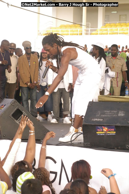 Jah Cure - Cure Fest 2007 - Longing For Concert at Trelawny Multi Purpose Stadium, Trelawny, Jamaica - Sunday, October 14, 2007 - Cure Fest 2007 October 12th-14th, 2007 Presented by Danger Promotions, Iyah Cure Promotions, and Brass Gate Promotions - Alison Young, Publicist - Photographs by Net2Market.com - Barry J. Hough Sr, Photographer - Negril Travel Guide, Negril Jamaica WI - http://www.negriltravelguide.com - info@negriltravelguide.com...!