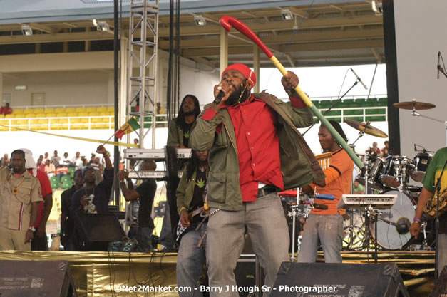 Jah Cure - Cure Fest 2007 - Longing For Concert at Trelawny Multi Purpose Stadium, Trelawny, Jamaica - Sunday, October 14, 2007 - Cure Fest 2007 October 12th-14th, 2007 Presented by Danger Promotions, Iyah Cure Promotions, and Brass Gate Promotions - Alison Young, Publicist - Photographs by Net2Market.com - Barry J. Hough Sr, Photographer - Negril Travel Guide, Negril Jamaica WI - http://www.negriltravelguide.com - info@negriltravelguide.com...!