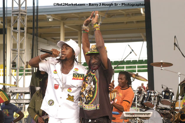 Jah Cure - Cure Fest 2007 - Longing For Concert at Trelawny Multi Purpose Stadium, Trelawny, Jamaica - Sunday, October 14, 2007 - Cure Fest 2007 October 12th-14th, 2007 Presented by Danger Promotions, Iyah Cure Promotions, and Brass Gate Promotions - Alison Young, Publicist - Photographs by Net2Market.com - Barry J. Hough Sr, Photographer - Negril Travel Guide, Negril Jamaica WI - http://www.negriltravelguide.com - info@negriltravelguide.com...!