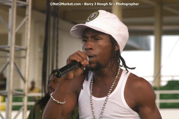 Jah Cure - Cure Fest 2007 - Longing For Concert at Trelawny Multi Purpose Stadium, Trelawny, Jamaica - Sunday, October 14, 2007 - Cure Fest 2007 October 12th-14th, 2007 Presented by Danger Promotions, Iyah Cure Promotions, and Brass Gate Promotions - Alison Young, Publicist - Photographs by Net2Market.com - Barry J. Hough Sr, Photographer - Negril Travel Guide, Negril Jamaica WI - http://www.negriltravelguide.com - info@negriltravelguide.com...!