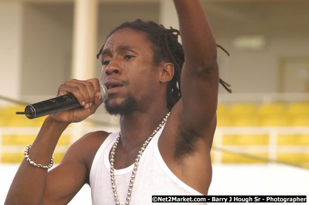 Jah Cure - Cure Fest 2007 - Longing For Concert at Trelawny Multi Purpose Stadium, Trelawny, Jamaica - Sunday, October 14, 2007 - Cure Fest 2007 October 12th-14th, 2007 Presented by Danger Promotions, Iyah Cure Promotions, and Brass Gate Promotions - Alison Young, Publicist - Photographs by Net2Market.com - Barry J. Hough Sr, Photographer - Negril Travel Guide, Negril Jamaica WI - http://www.negriltravelguide.com - info@negriltravelguide.com...!