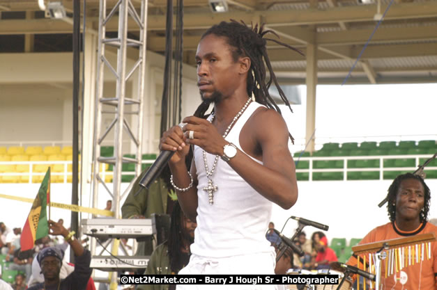 Jah Cure - Cure Fest 2007 - Longing For Concert at Trelawny Multi Purpose Stadium, Trelawny, Jamaica - Sunday, October 14, 2007 - Cure Fest 2007 October 12th-14th, 2007 Presented by Danger Promotions, Iyah Cure Promotions, and Brass Gate Promotions - Alison Young, Publicist - Photographs by Net2Market.com - Barry J. Hough Sr, Photographer - Negril Travel Guide, Negril Jamaica WI - http://www.negriltravelguide.com - info@negriltravelguide.com...!