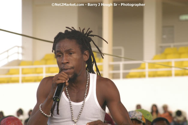 Jah Cure - Cure Fest 2007 - Longing For Concert at Trelawny Multi Purpose Stadium, Trelawny, Jamaica - Sunday, October 14, 2007 - Cure Fest 2007 October 12th-14th, 2007 Presented by Danger Promotions, Iyah Cure Promotions, and Brass Gate Promotions - Alison Young, Publicist - Photographs by Net2Market.com - Barry J. Hough Sr, Photographer - Negril Travel Guide, Negril Jamaica WI - http://www.negriltravelguide.com - info@negriltravelguide.com...!