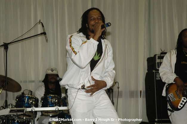 Live Wyya - Reflections - Cure Fest 2007 - All White Birth-Night Party - Hosted by Jah Cure - Starfish Trelawny Hotel - Trelawny, Jamaica - Friday, October 12, 2007 - Cure Fest 2007 October 12th-14th, 2007 Presented by Danger Promotions, Iyah Cure Promotions, and Brass Gate Promotions - Alison Young, Publicist - Photographs by Net2Market.com - Barry J. Hough Sr, Photographer - Negril Travel Guide, Negril Jamaica WI - http://www.negriltravelguide.com - info@negriltravelguide.com...!