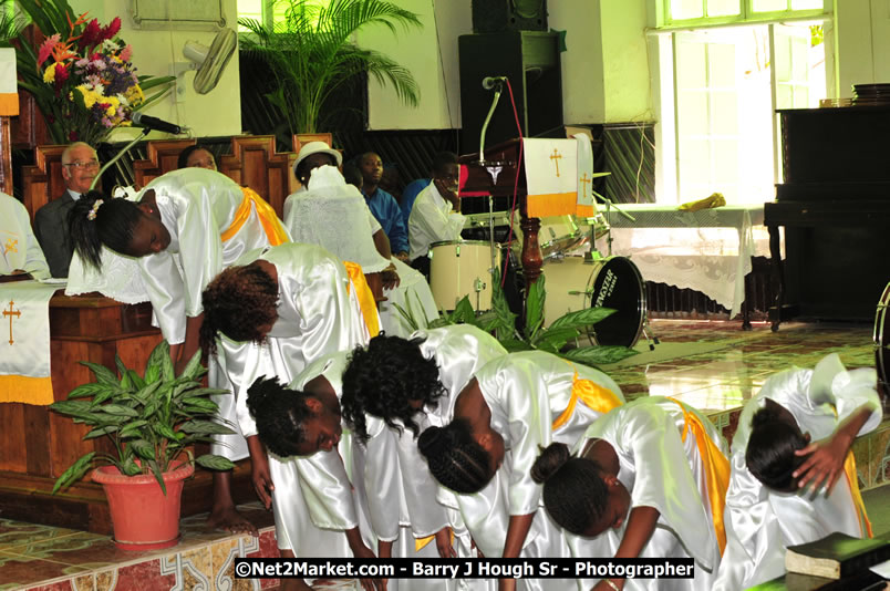 Lucea United Church - Unitied Church in Jamaica and Cayman Islands - Worship Service & Celebration of the Sacrament of Holy Communion - Special Guests: Hanover Homecoming Foundation & His excellency The Most Honourable Professor Sir Kenneth Hall Governor General of Jamaica - Sunday, August 3, 2008 - Hanover Homecoming Foundation LTD Jamaica - Wherever you roam ... Hanover bids you ... come HOME - Sunday, August 3 to Saturday, August 9, 2008 - Hanover Jamaica - Photographs by Net2Market.com - Barry J. Hough Sr. Photojournalist/Photograper - Photographs taken with a Nikon D300 - Negril Travel Guide, Negril Jamaica WI - http://www.negriltravelguide.com - info@negriltravelguide.com...!