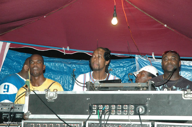 History Clash - Stone Love VS David Roddigan [Out of London] - June 5, 2005 - Presented by Jamaica Tamboo in association with Guinness - Negril Spot - Negril Travel Guide, Negril Jamaica WI - http://www.negriltravelguide.com - info@negriltravelguide.com...!