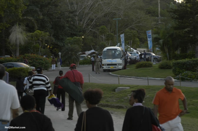 Jazz & Blues Goers - Air Jamaica Jazz & Blues 2005 - The Art Of Music - Cinnamon Hill Golf Course, Rose Hall, Montego Bay - Negril Travel Guide, Negril Jamaica WI - http://www.negriltravelguide.com - info@negriltravelguide.com...!