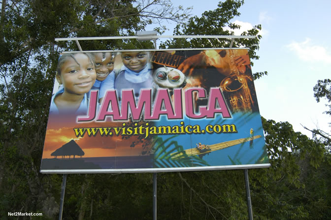 Jazz & Blues Goers - Air Jamaica Jazz & Blues 2005 - The Art Of Music - Cinnamon Hill Golf Course, Rose Hall, Montego Bay - Negril Travel Guide, Negril Jamaica WI - http://www.negriltravelguide.com - info@negriltravelguide.com...!