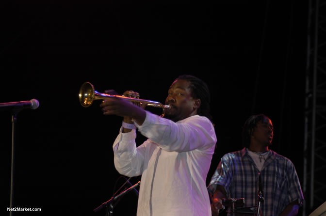 Performances - Air Jamaica Jazz & Blues 2005 - The Art Of Music - Cinnamon Hill Golf Course, Rose Hall, Montego Bay - Negril Travel Guide, Negril Jamaica WI - http://www.negriltravelguide.com - info@negriltravelguide.com...!