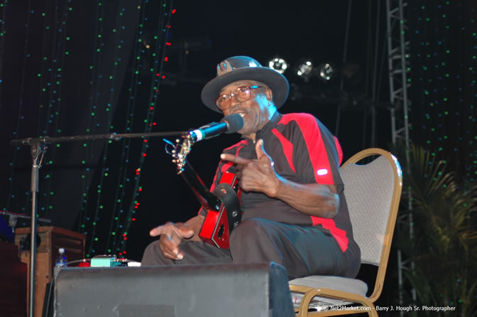 Bo Diddley - Air Jamaica Jazz & Blues Festival 2006 - The Art of Music - Cinnamon Hill Golf Club - Rosehall Resort & Country Club, Montego Bay, Jamaica W.I. - Thursday, Friday 27, 2006 - Negril Travel Guide, Negril Jamaica WI - http://www.negriltravelguide.com - info@negriltravelguide.com...!