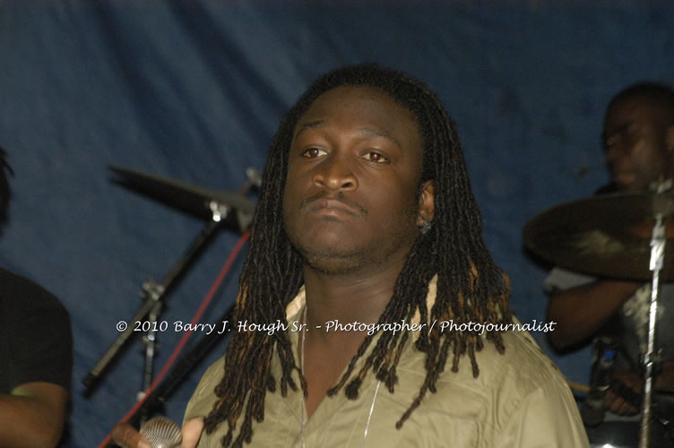 Etana - Live In Concert - One Love Reggae Concert Series 09/10 @ Negril Escape Resort and Spa, December 22, 2009, One Love Drive, West End, Negril, Westmoreland, Jamaica W.I. - Photographs by Net2Market.com - Barry J. Hough Sr, Photographer/Photojournalist - Negril Travel Guide, Negril Jamaica WI - http://www.negriltravelguide.com - info@negriltravelguide.com...!