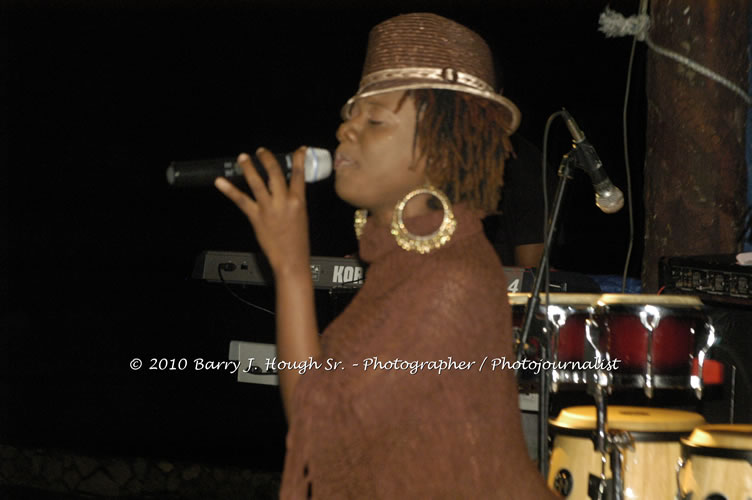 Etana - Live In Concert - One Love Reggae Concert Series 09/10 @ Negril Escape Resort and Spa, December 22, 2009, One Love Drive, West End, Negril, Westmoreland, Jamaica W.I. - Photographs by Net2Market.com - Barry J. Hough Sr, Photographer/Photojournalist - Negril Travel Guide, Negril Jamaica WI - http://www.negriltravelguide.com - info@negriltravelguide.com...!