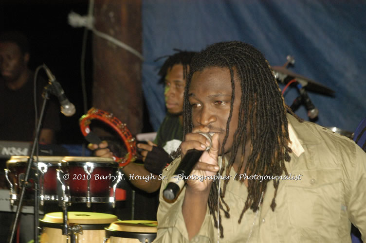 Etana - Live In Concert - One Love Reggae Concert Series 09/10 @ Negril Escape Resort and Spa, December 22, 2009, One Love Drive, West End, Negril, Westmoreland, Jamaica W.I. - Photographs by Net2Market.com - Barry J. Hough Sr, Photographer/Photojournalist - Negril Travel Guide, Negril Jamaica WI - http://www.negriltravelguide.com - info@negriltravelguide.com...!