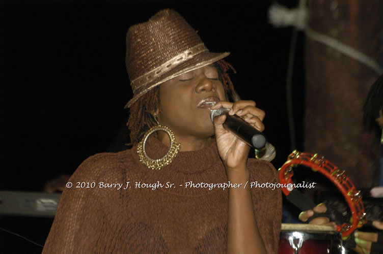 Etana - Live In Concert - One Love Reggae Concert Series 09/10 @ Negril Escape Resort and Spa, December 22, 2009, One Love Drive, West End, Negril, Westmoreland, Jamaica W.I. - Photographs by Net2Market.com - Barry J. Hough Sr, Photographer/Photojournalist - Negril Travel Guide, Negril Jamaica WI - http://www.negriltravelguide.com - info@negriltravelguide.com...!