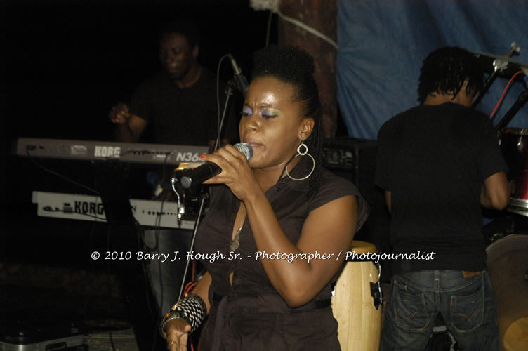 Etana - Live In Concert - One Love Reggae Concert Series 09/10 @ Negril Escape Resort and Spa, December 22, 2009, One Love Drive, West End, Negril, Westmoreland, Jamaica W.I. - Photographs by Net2Market.com - Barry J. Hough Sr, Photographer/Photojournalist - Negril Travel Guide, Negril Jamaica WI - http://www.negriltravelguide.com - info@negriltravelguide.com...!