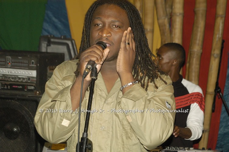 Etana - Live In Concert - One Love Reggae Concert Series 09/10 @ Negril Escape Resort and Spa, December 22, 2009, One Love Drive, West End, Negril, Westmoreland, Jamaica W.I. - Photographs by Net2Market.com - Barry J. Hough Sr, Photographer/Photojournalist - Negril Travel Guide, Negril Jamaica WI - http://www.negriltravelguide.com - info@negriltravelguide.com...!