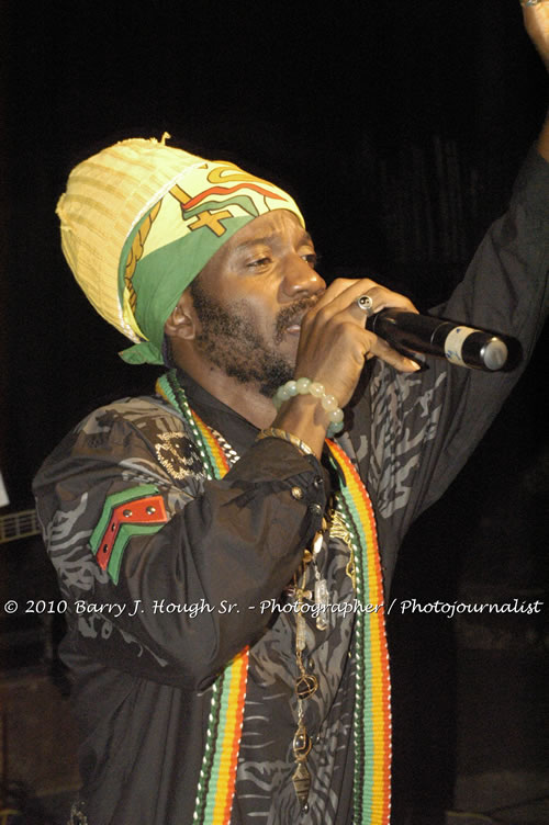 Richie Spice - Live In Concert - One Love Reggae Concert Series 09/10 @ Negril Escape Resort and Spa, January 19, 2010, One Love Drive, West End, Negril, Westmoreland, Jamaica W.I. - Photographs by Net2Market.com - Barry J. Hough Sr, Photographer/Photojournalist - Negril Travel Guide, Negril Jamaica WI - http://www.negriltravelguide.com - info@negriltravelguide.com...!