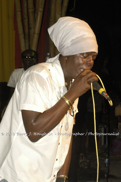 Richie Spice - Live In Concert - One Love Reggae Concert Series 09/10 @ Negril Escape Resort and Spa, January 19, 2010, One Love Drive, West End, Negril, Westmoreland, Jamaica W.I. - Photographs by Net2Market.com - Barry J. Hough Sr, Photographer/Photojournalist - Negril Travel Guide, Negril Jamaica WI - http://www.negriltravelguide.com - info@negriltravelguide.com...!