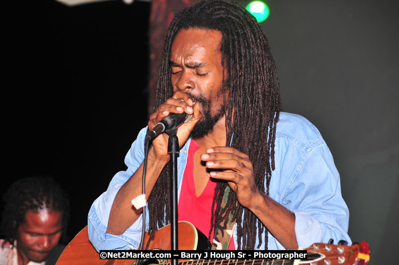 Beenie Man - Live in Concert, plus Hiyah Grade Band @ The Sunset Show @ Negril Escape Resort and Spa, Tuesday, February 3, 2009 - Live Reggae Music at Negril Escape - Tuesday Nights 6:00PM to 10:00 PM - One Love Drive, West End, Negril, Westmoreland, Jamaica W.I. - Photographs by Net2Market.com - Barry J. Hough Sr, Photographer/Photojournalist - The Negril Travel Guide - Negril's and Jamaica's Number One Concert Photography Web Site with over 40,000 Jamaican Concert photographs Published -  Negril Travel Guide, Negril Jamaica WI - http://www.negriltravelguide.com - info@negriltravelguide.com...!