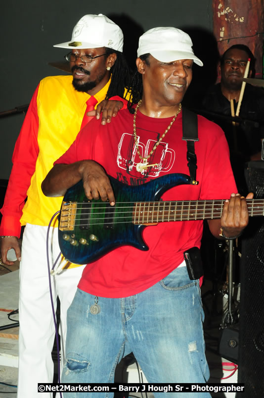 Beenie Man - Live in Concert, plus Hiyah Grade Band @ The Sunset Show @ Negril Escape Resort and Spa, Tuesday, February 3, 2009 - Live Reggae Music at Negril Escape - Tuesday Nights 6:00PM to 10:00 PM - One Love Drive, West End, Negril, Westmoreland, Jamaica W.I. - Photographs by Net2Market.com - Barry J. Hough Sr, Photographer/Photojournalist - The Negril Travel Guide - Negril's and Jamaica's Number One Concert Photography Web Site with over 40,000 Jamaican Concert photographs Published -  Negril Travel Guide, Negril Jamaica WI - http://www.negriltravelguide.com - info@negriltravelguide.com...!