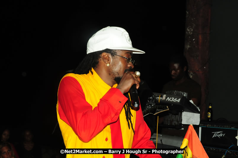 Beenie Man - Live in Concert, plus Hiyah Grade Band @ The Sunset Show @ Negril Escape Resort and Spa, Tuesday, February 3, 2009 - Live Reggae Music at Negril Escape - Tuesday Nights 6:00PM to 10:00 PM - One Love Drive, West End, Negril, Westmoreland, Jamaica W.I. - Photographs by Net2Market.com - Barry J. Hough Sr, Photographer/Photojournalist - The Negril Travel Guide - Negril's and Jamaica's Number One Concert Photography Web Site with over 40,000 Jamaican Concert photographs Published -  Negril Travel Guide, Negril Jamaica WI - http://www.negriltravelguide.com - info@negriltravelguide.com...!