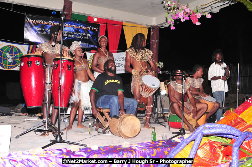 Chinese New Year @ The Sunset Show at Negril Escape - Tuesday, January 27, 2009 - Live Reggae Music at Negril Escape - Tuesday Nights 6:00PM to 10:00 PM - Photographs by Net2Market.com - Barry J. Hough Sr, Photographer/Photojournalist - Negril Travel Guide, Negril Jamaica WI - http://www.negriltravelguide.com - info@negriltravelguide.com...!