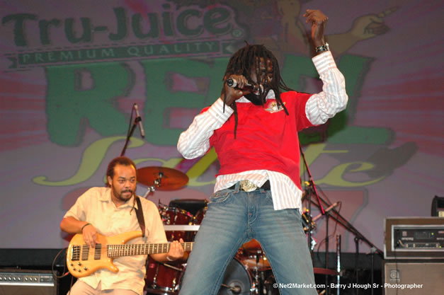 Buju Banton @ Tru-Juice Rebel Salute 2007 - Saturday, January 13, 2007, Port Kaiser Sports Club, St. Elizabeth - Negril Travel Guide, Negril Jamaica WI - http://www.negriltravelguide.com - info@negriltravelguide.com...!