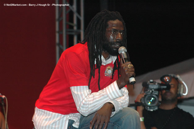 Buju Banton @ Tru-Juice Rebel Salute 2007 - Saturday, January 13, 2007, Port Kaiser Sports Club, St. Elizabeth - Negril Travel Guide, Negril Jamaica WI - http://www.negriltravelguide.com - info@negriltravelguide.com...!