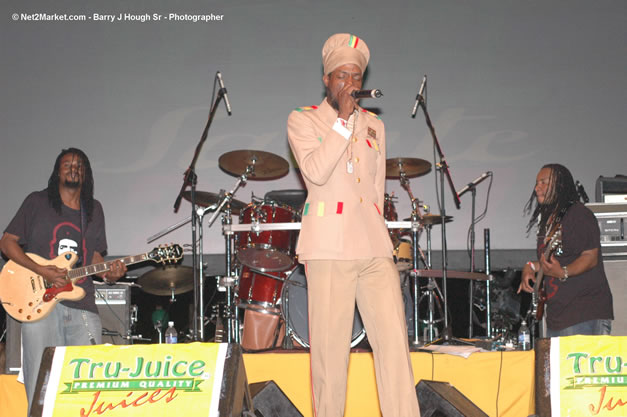 Jah Mason @ Tru-Juice Rebel Salute 2007 - Saturday, January 13, 2007, Port Kaiser Sports Club, St. Elizabeth - Negril Travel Guide, Negril Jamaica WI - http://www.negriltravelguide.com - info@negriltravelguide.com...!