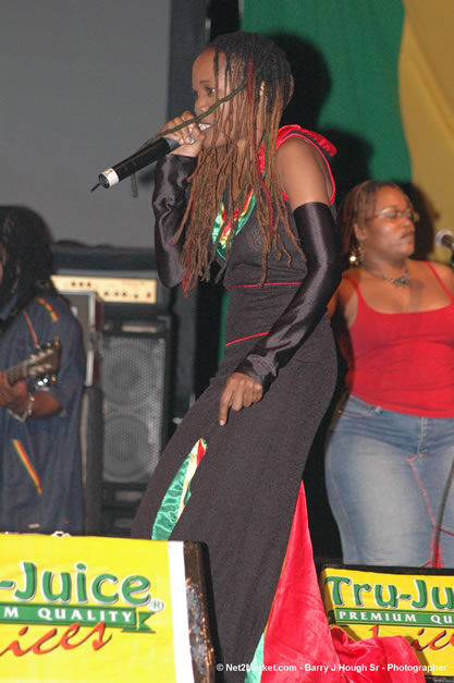 Queen Ifrica @ Tru-Juice Rebel Salute 2007 - Saturday, January 13, 2007, Port Kaiser Sports Club, St. Elizabeth - Negril Travel Guide, Negril Jamaica WI - http://www.negriltravelguide.com - info@negriltravelguide.com...!