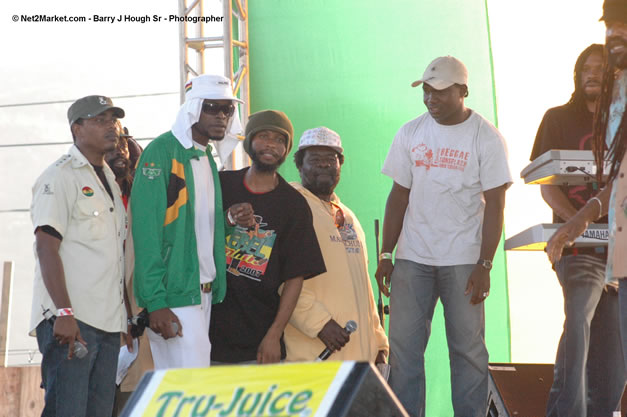 Tony Rebel Closing Tru-Juice Rebel Salute 2007 - Saturday, January 13, 2007, Port Kaiser Sports Club, St. Elizabeth - Negril Travel Guide, Negril Jamaica WI - http://www.negriltravelguide.com - info@negriltravelguide.com...!