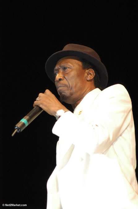 Alton Ellis - Red Stripe Reggae Sumfest 2005 - Rockers Night - July 20th, 2005 - Negril Travel Guide, Negril Jamaica WI - http://www.negriltravelguide.com - info@negriltravelguide.com...!