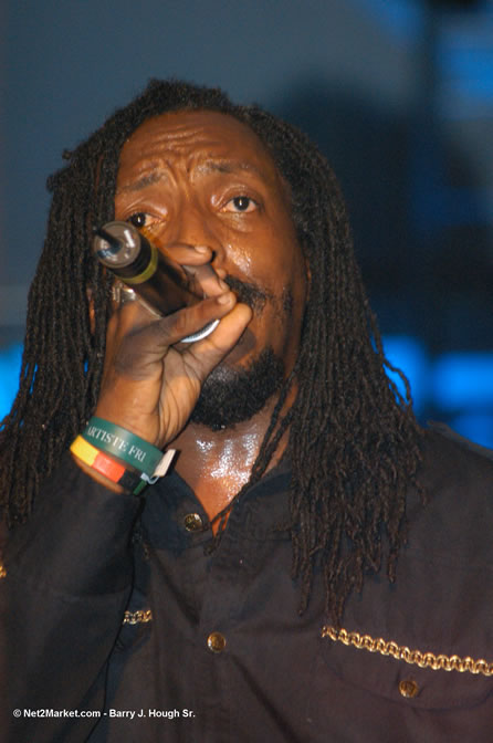 Mackie Concious - Red Stripe Reggae Sumfest 2005 - International Night - July 22th, 2005 - Negril Travel Guide, Negril Jamaica WI - http://www.negriltravelguide.com - info@negriltravelguide.com...!