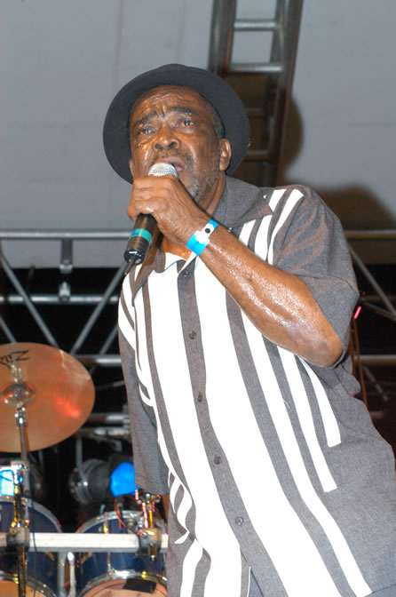 Brend Dowe - Red Stripe Reggae Sumfest 2005 - Rockers Night - July 20th, 2005 - Negril Travel Guide, Negril Jamaica WI - http://www.negriltravelguide.com - info@negriltravelguide.com...!